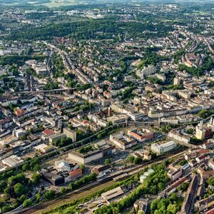 Drohnenaufnahme: Blick auf Wuppertal von oben