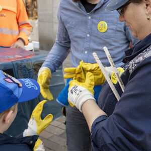 Zahlreiche helfende Hände unterstützen den Talputz 2024.