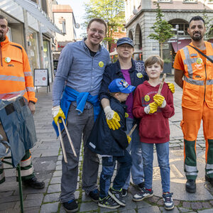 Zahlreiche helfende Hände unterstützen den Talputz 2024.