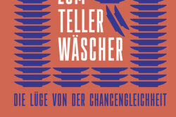 Das Bild zeigt das Buchcover von "Vom Tellerwäscher zum Tellerwäscher – Die Lüge von der Chancengleichheit" von Ciani-Sophia Hoeder. Auf einem roten Hintergrund ist der Titel in Weiß und Blau geschrieben, mit einer Grafik von gestapelten Tellern als zentrales Design-Element.