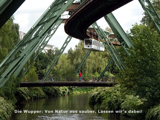 Foto: Blick auf Wupper mit Schwebebahn. Spruch: Die Wupper: Von Natur aus sauber. Lassen wir's dabei!