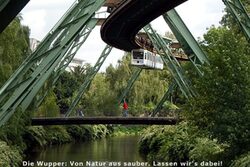 Wupperufer mit Schwebebahn