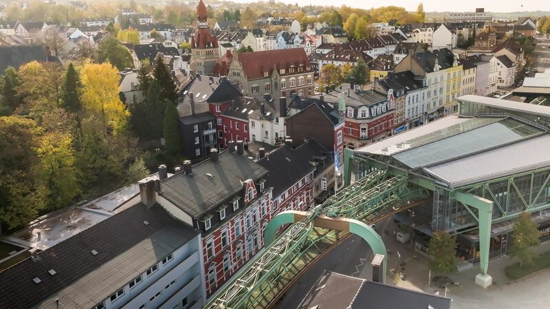 Blick auf die Schwebebahn und Vohwinkel