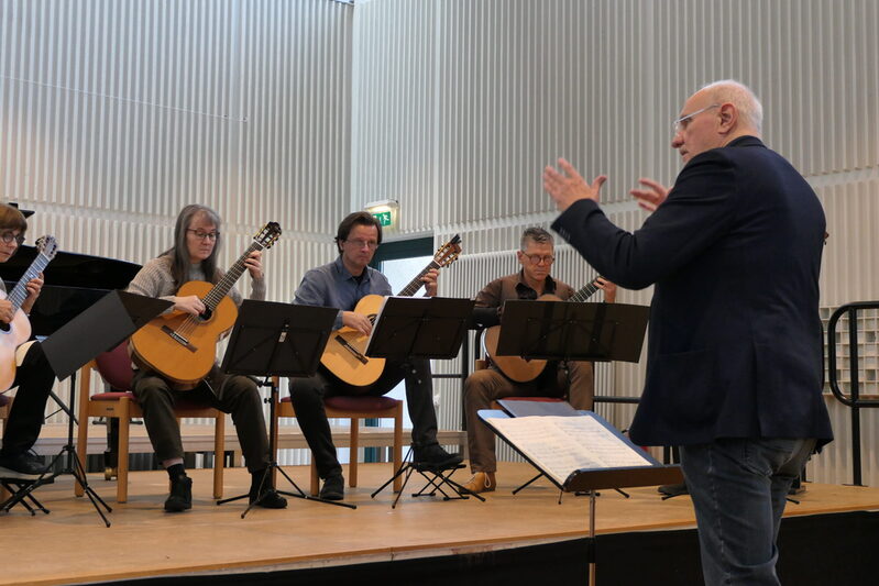 Gitarrenensemble unter Leitung von Prof. Alfred Eickholt