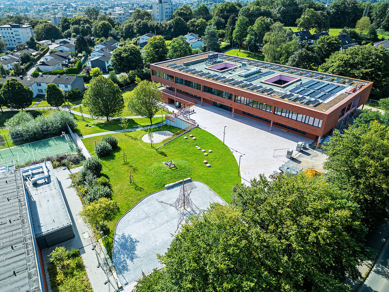 Die Grundschule Haselrain aus der Vogelperspektive