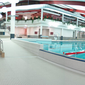 Turnhalle/Schwimmbad oder Sportplatz