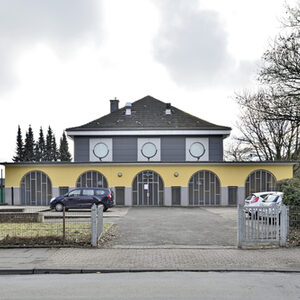 Turnhalle/Schwimmbad oder Sportplatz