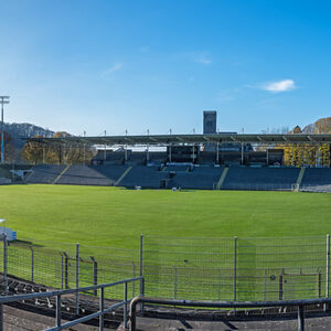 Turnhalle/Schwimmbad oder Sportplatz