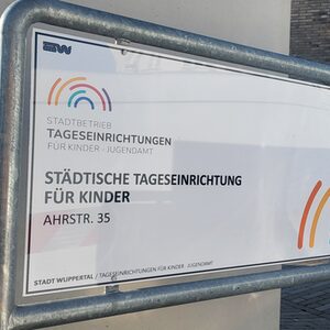 Schild der Tageseinrichtung für Kinder