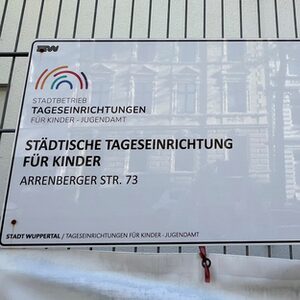 Schild der Tageseinrichtung für Kinder