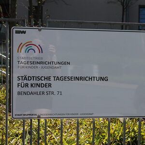 Schild der Tageseinrichtung für Kinder