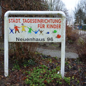 Schild der Tageseinrichtung für Kinder