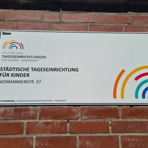 Schild der Tageseinrichtung für Kinder