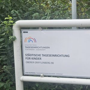 Schild der Tageseinrichtung für Kinder