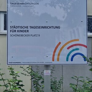 Schild der Tageseinrichtung für Kinder