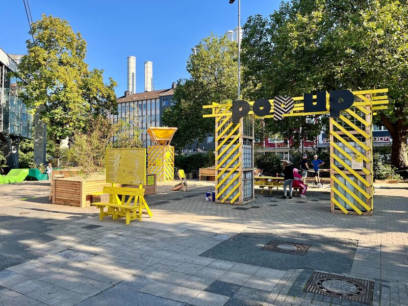 Der neu gestaltet Pop-Up-Park auf dem Schwebebahnvorplatz Alter Markt zeigt die zentralen Probleme des Klimawandels auf und will Lösungsansätze vermitteln