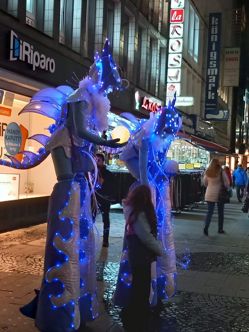 Stelzenläufer in der Elberfelder Innenstadt