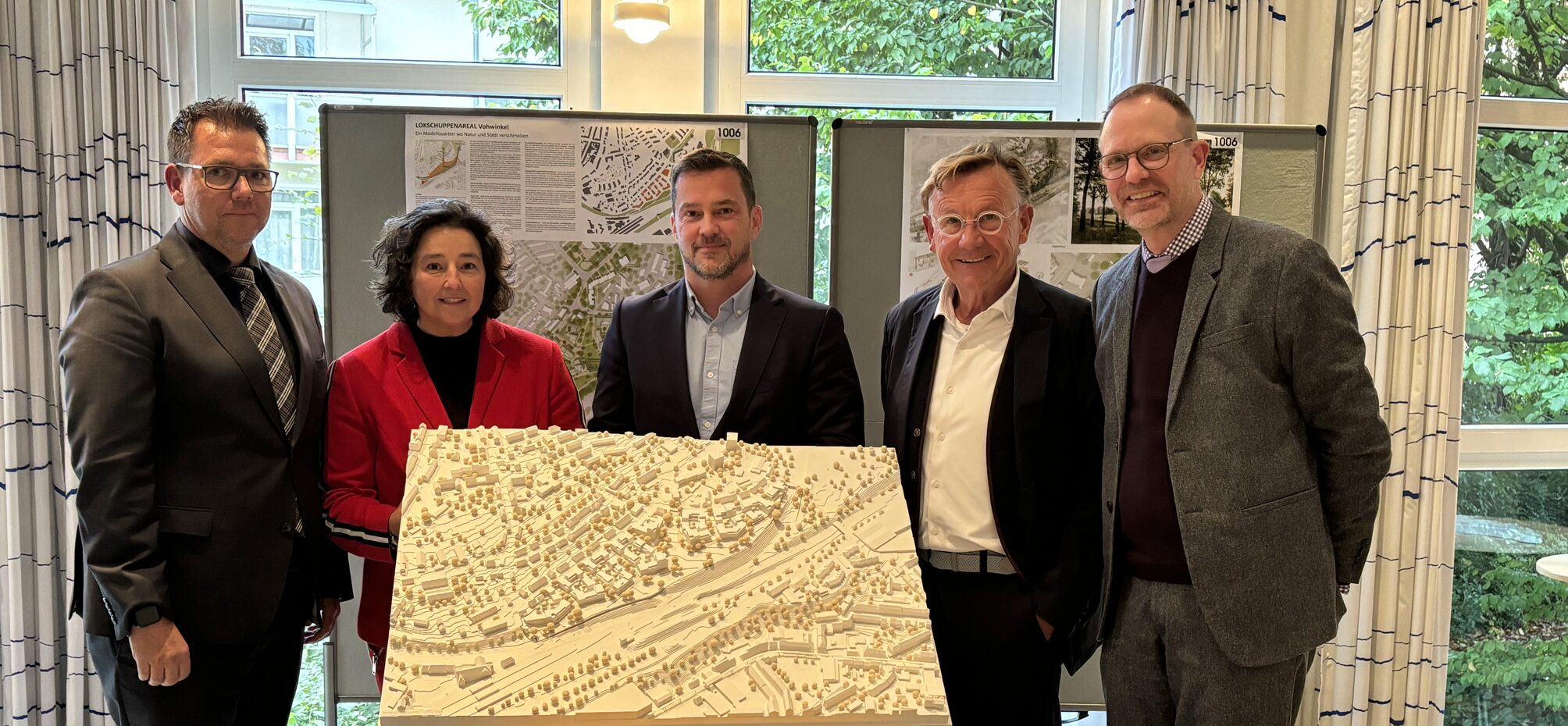 v. l.: Gunnar Ohrndorf, Dezernent für Stadtentwicklung, Bauen und Mobilität Susanne Brambora-Schulz, Geschäftsführerin der Buga Wuppertal 2031 Alexander Clees, Geschäftsführer der Clees Unternehmensgruppe Prof. Rolf Westerheide, Vorsitzender des Gestaltungsbeirates der Stadt Wuppertal Rüdiger Bleck, Leiter des Ressorts Stadtentwicklung und Städtebau