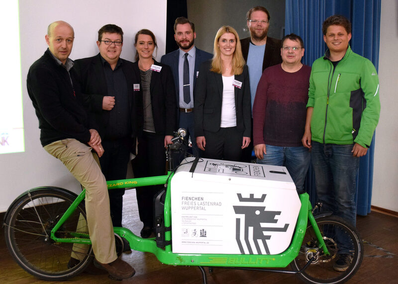 Gruppe von Mitarbeitern der Stadt, des Planungsbüros und der beteiligten Fahrrad-Initiativen