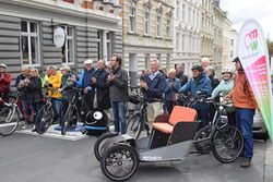 Oberbürgermeister Uwe Schneidewind hat die Fahrradstraße offiziell eröffnet