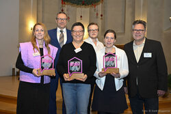 Die Preisträgerinnen und Preisträger mit Oberbürgermeister Uwe Schneidewind.