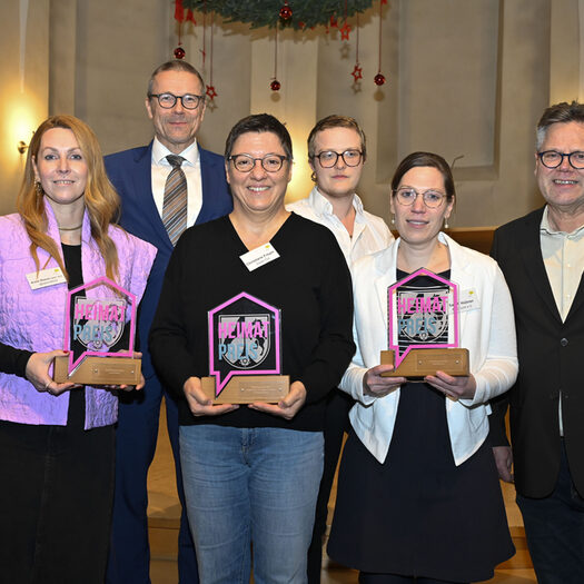 Die Preisträgerinnen und Preisträger mit Oberbürgermeister Uwe Schneidewind.