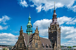 Blick auf das Elberfelder Verwaltungshaus mit Uhrturm