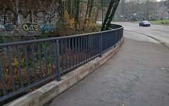 Das Geländer der Neuen Zoobrücke mit neuem Korrisionsschutz