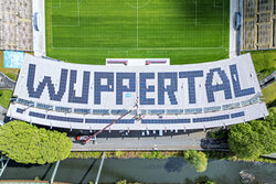 Das Stadiondach mit dem Schriftzug "Wuppertal"