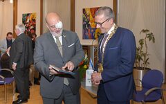 Botschafter Prosor und Oberbürgermeister Schneidewind im Gespräch