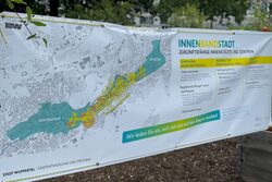Ein Banner zeigt, wo das Kerngebiet des Projektes auf dem Stadtplan ist