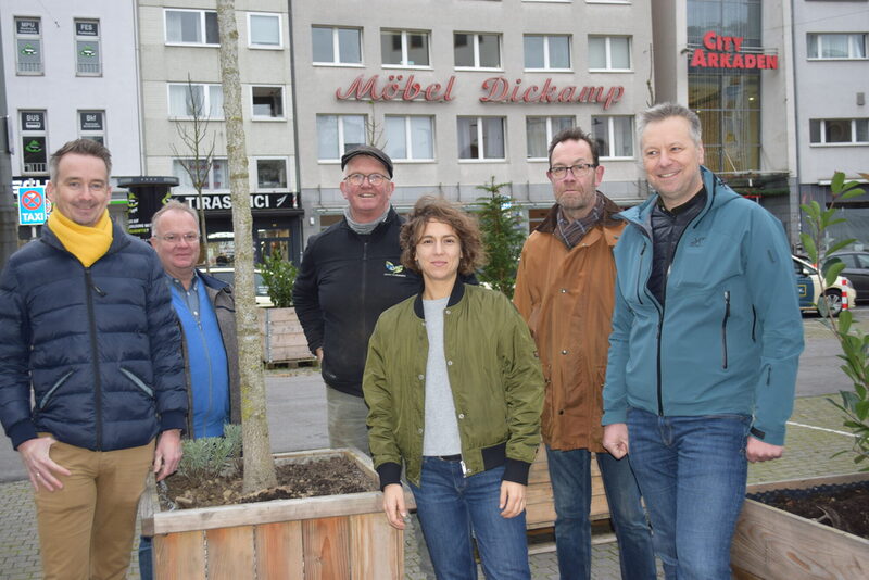 Beim Ortstermin: Daniel Schulten (BUGA-Förderverein), Lutz Weidner (Ausschuss-Mitglied), Hans-Christian Eckhardt (Gärten von Eckhardt), Daani Ullrich (BUGA-Förderverein), Thomas Kring (Bezirksbürgermeister) und Sven Macdonald (Ressort Stadtentwicklung)