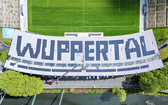 Das Stadiondach mit dem Schriftzug "Wuppertal"