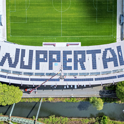 Das Stadiondach mit dem Schriftzug "Wuppertal"