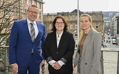 Oberbürgermeister Uwe Schneidewind, Wirtschaftsförderin Eva Platz und Wirtschaftsdezernentin Dr. Sandra Zeh