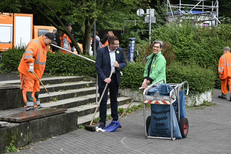 Das Organisationstem macht sich im Deweerth'schen Garten nützlich