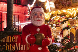 Der Weihnachtsmann auf dem Barmer Weihnachtsmarkt.