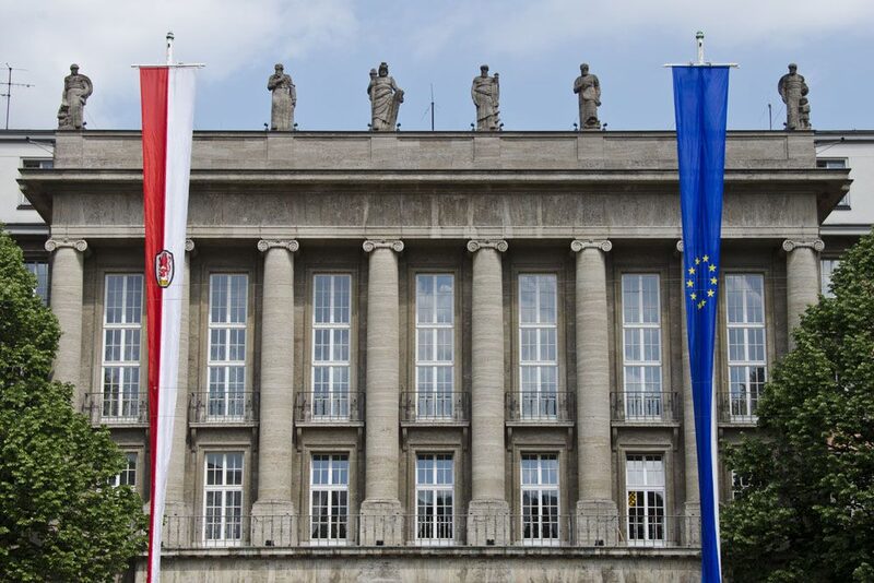 Europaflagge am Rathaus