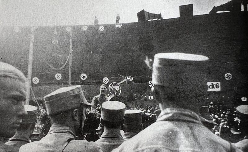 Während der Weimarer Zeit nutzte auch die NSDAP das Stadion als Plattform für ihre kriminelle Propaganda. Einen Massenandrang wie beim Auftritt Adolf Hitlers am 24. Juli 1932 hatte es bis dahin noch nie gegeben. Über 50.000 Zuhörer kamen ins Stadion. Dass ausgerechnet dieser Veranstaltung ein Besucherrekord vergönnt war, ist sicherlich mehr als erschreckend.